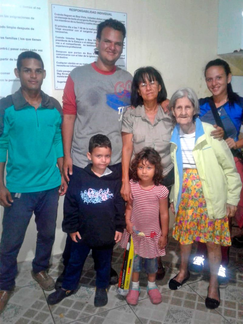 Família de venezuelanos que chegou a Rondonópolis na madrugada de hoje (9) – Divulgação