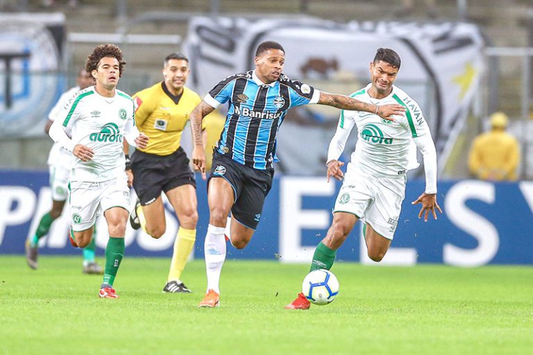 Campeonato Brasileiro: Grêmio e Chape empatam em jogo de seis gols