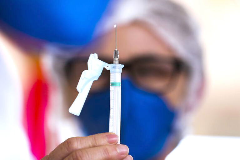 Decisão: Juiz indefere pedido para 3ª dose da vacina contra Covid