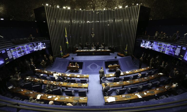 Bastidores da República: Com aval do governo, Senado aprova PEC de R$ 41 bi em benefícios