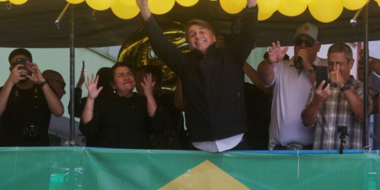 Bastidores da República: Bolsonaro fala de política, religião e economia em 1º ato de campanha