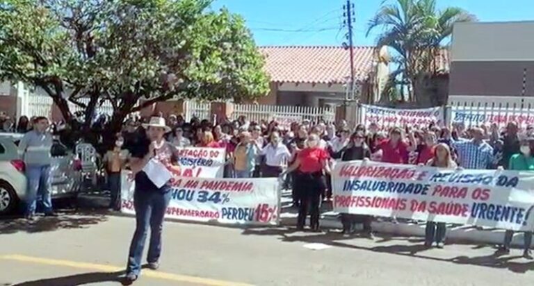 Novo protesto: Servidores municipais planejam cercar casa do prefeito nesta quarta-feira (17)