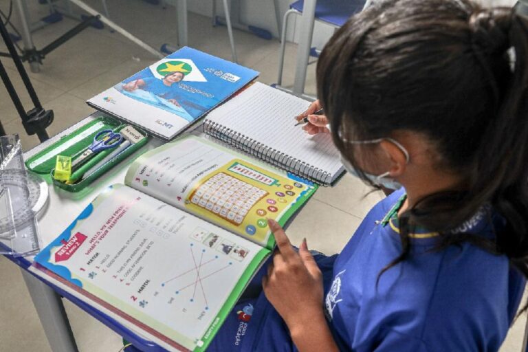Governo de MT institui programa para erradicar analfabetismo e elevar índices da educação