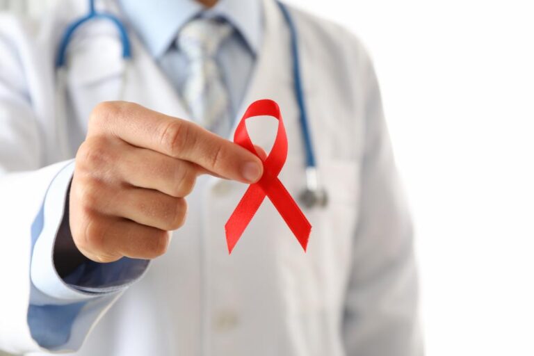 Conscientização: Dia de Luta contra o HIV e a Aids alerta para prevenção