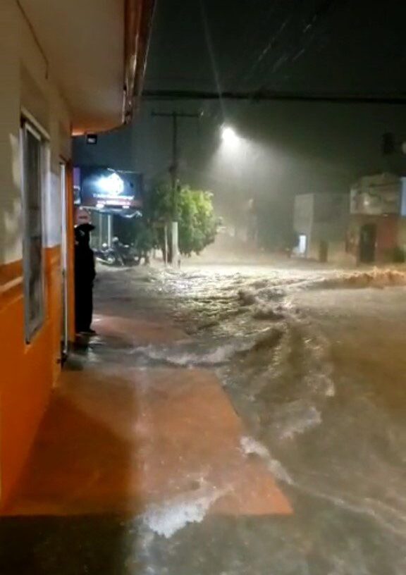 Chuva provoca noite de transtornos e estragos em Rondonópolis